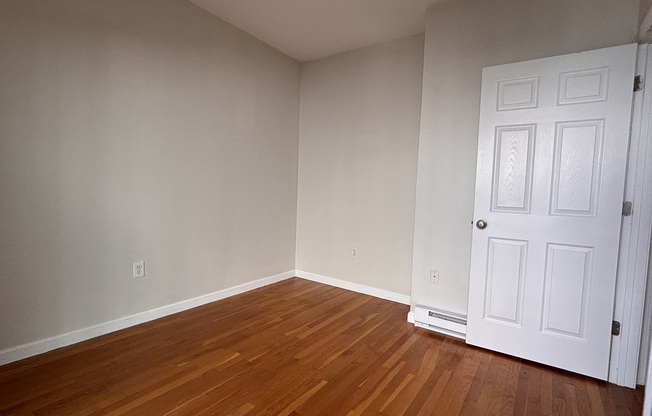 2 beds, 1 bath, $2,700, Unit 2