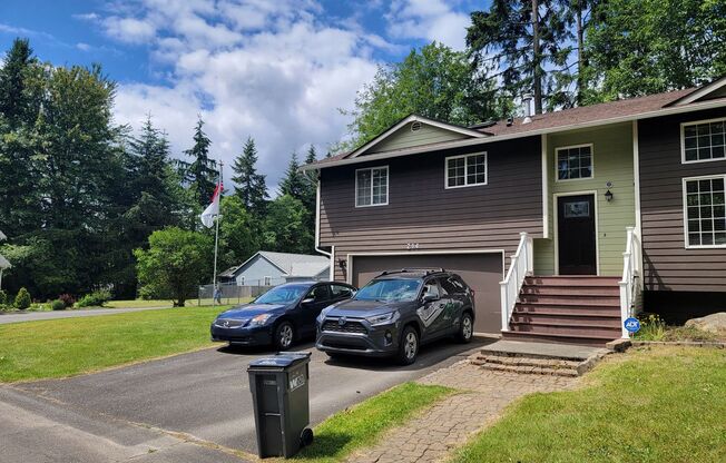 Sunny and bright 3 bed on a large fully fenced corner lot!