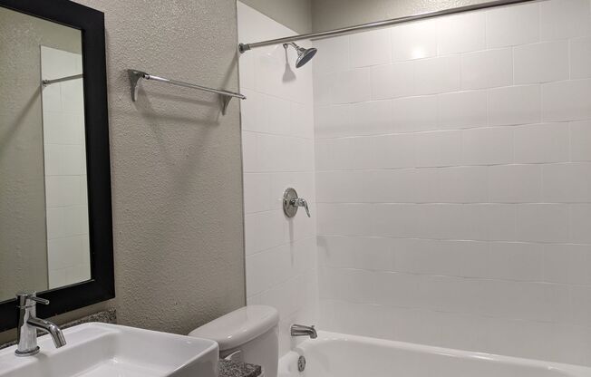 2 beds, 2 baths, 850 sqft, $1,145, Unit 105