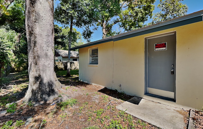 9610 N 12 ST