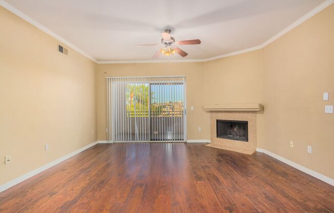 Prime Location off the 202 & Van Buren! Spacious 2 Bed, 2 Bath Home