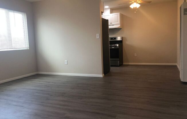 1075 Donax Ave