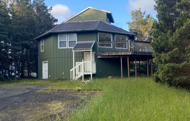 Octagonal Beach House - Sleeps 10 - MID-TERM
