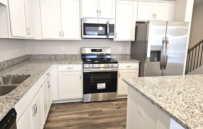 Like-New End-Unit Townhome - Washer & Dryer Included