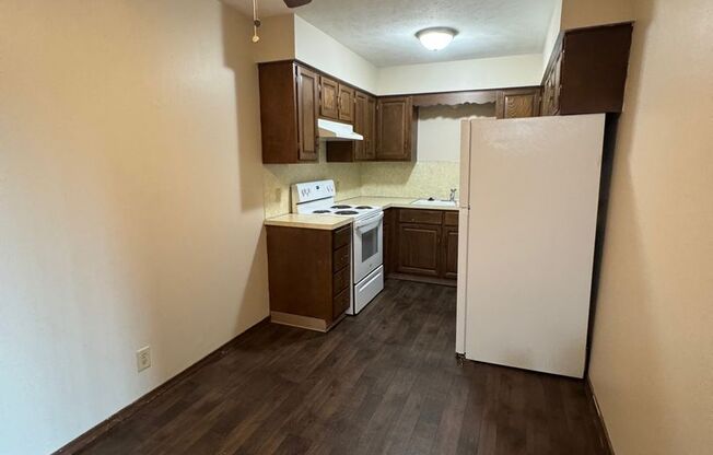 2 beds, 1 bath, 950 sqft, $875, Unit #7