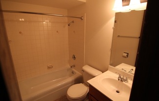 Studio, 1 bath, 500 sqft, $819.99, Unit 82-06