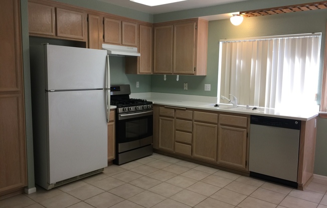 3 beds, 1.5 baths, $3,450