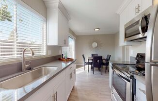 Henry Square - Where Modern Comfort Meets Neighborhood Charm