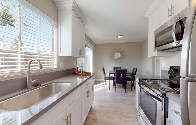 Henry Square - Where Modern Comfort Meets Neighborhood Charm