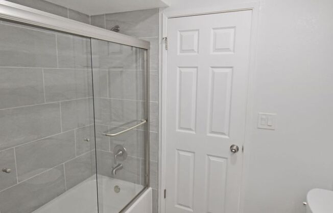 2 beds, 1 bath, $2,600