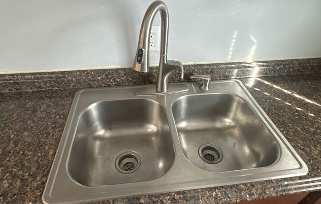 1 bed, 1 bath, $1,150, Unit 201
