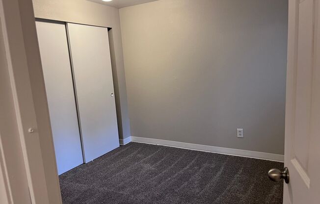 3 beds, 2 baths, $2,050, Unit 306