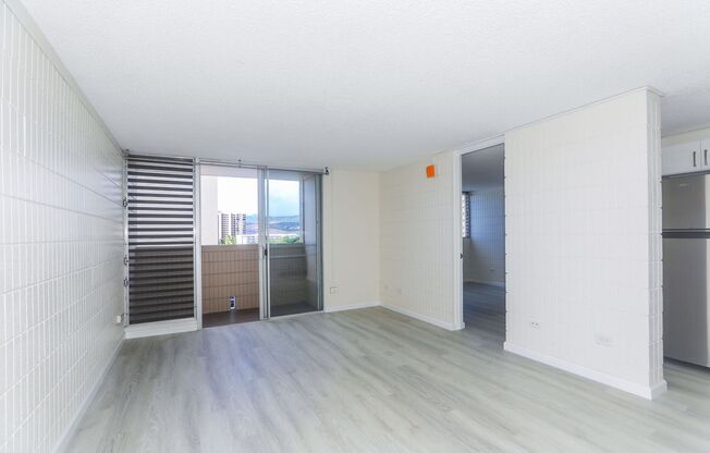 Sunset Lakeview - Fully renovated 3 bedroom, 2 bath on lower floor comes with tandem parking for 2 cars.