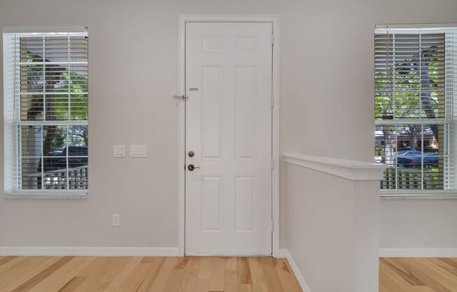Lovely 4/3.5 Town Home in Summerport with 2 car garage! Available Now!