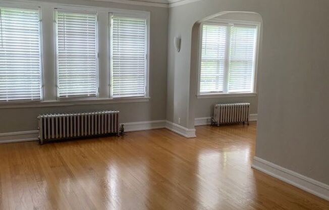 Bright and Sunny Top Floor ~ One Bed/One bath ~ Heat Included ~ Pets Welcome