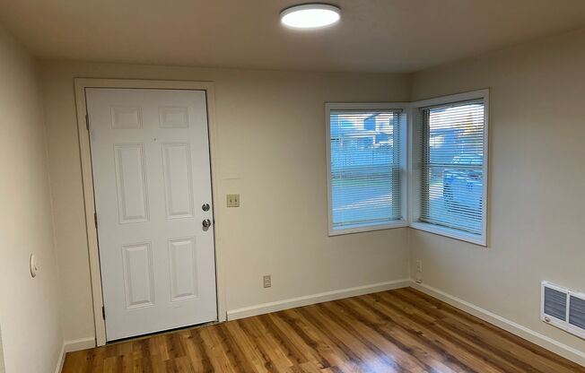 2 beds, 1 bath, $1,595