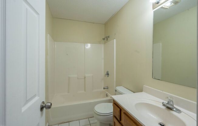 2 beds, 1.5 baths, $1,300, Unit 2240 Forest Acre Drive