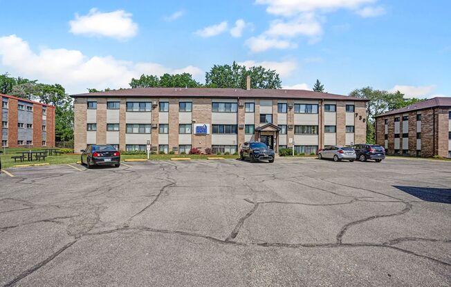 2 beds, 1 bath, 733 sqft, $1,099, Unit 65012