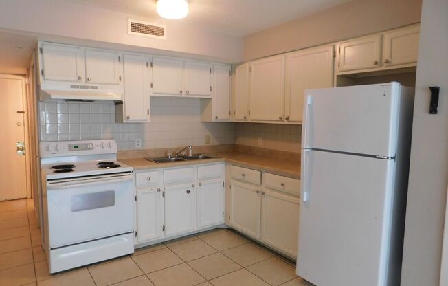 2 beds, 1 bath, $700, Unit 229 State St - Apt B