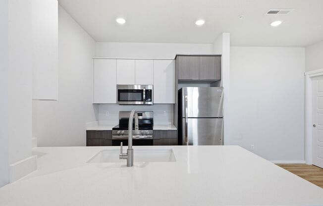 1 bed, 1 bath, 724 sqft, $1,422, Unit B303