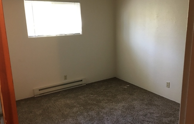 2 beds, 1 bath, 700 sqft, $1,195, Unit MAN 315