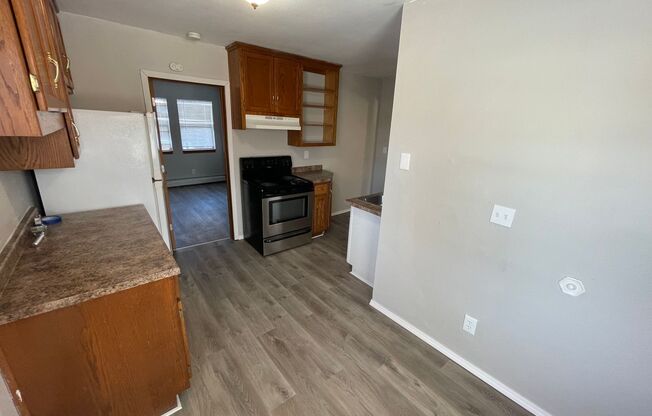 2 beds, 1 bath, 840 sqft, $975, Unit 3