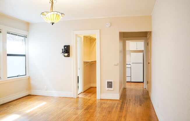 Lease this Vintage Studio Blocks from Providence Park & NW 21st Ave!