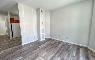 2 beds, 1 bath, $1,500, Unit 422-1