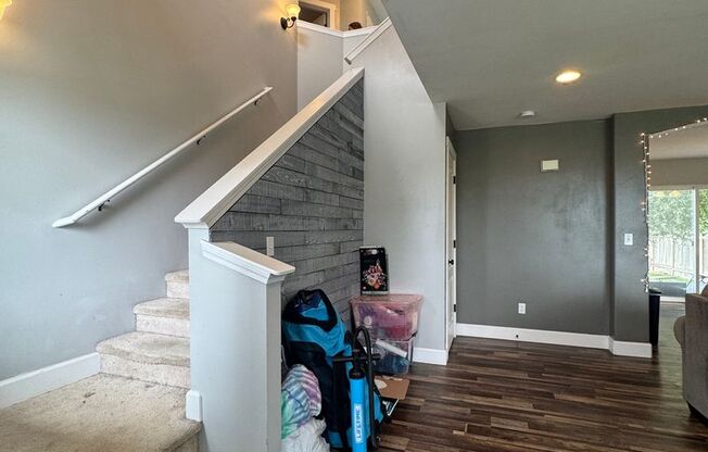 HUGE PET FRIENDLY Rental
