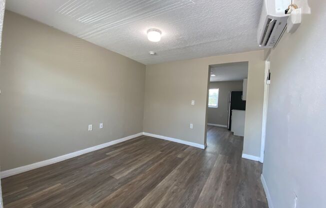 2 beds, 1 bath, 400 sqft, $1,075