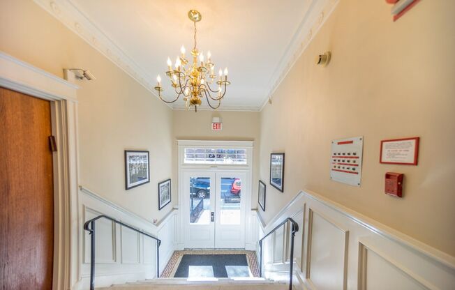 3 beds, 2 baths, $5,250, Unit 305