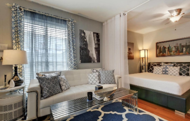 305 W 35 ST