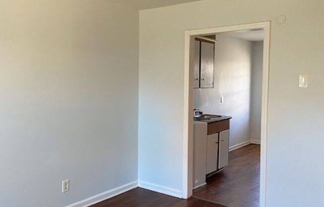 1 bed, 1 bath, 650 sqft, $975, Unit 3808-6