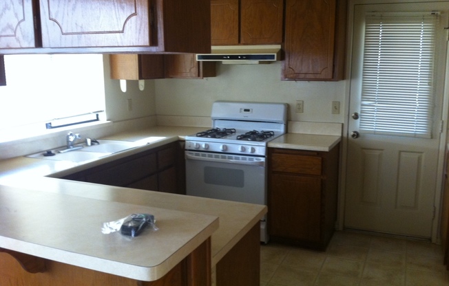 2 beds, 1.5 baths, $1,595, Unit 1