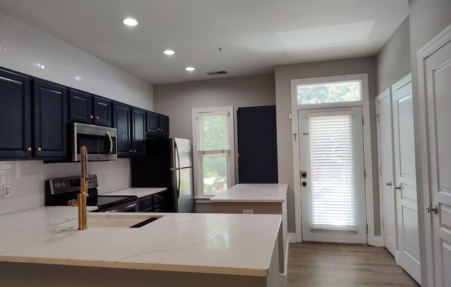 Move-in ready Condo located in Sedgefield!