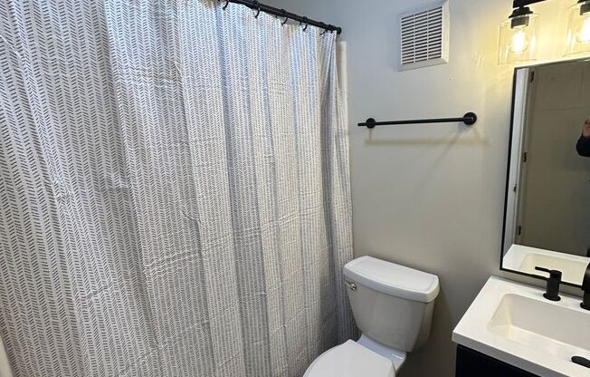 1 bed, 1 bath, 616 sqft, $950, Unit 24