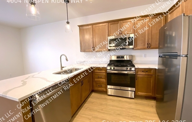 4004 N ASPEN RDG WAY
