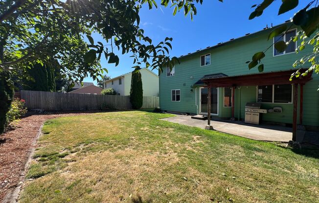 2 Story North Salmon Creek Home for Lease - 916 NW 148th St