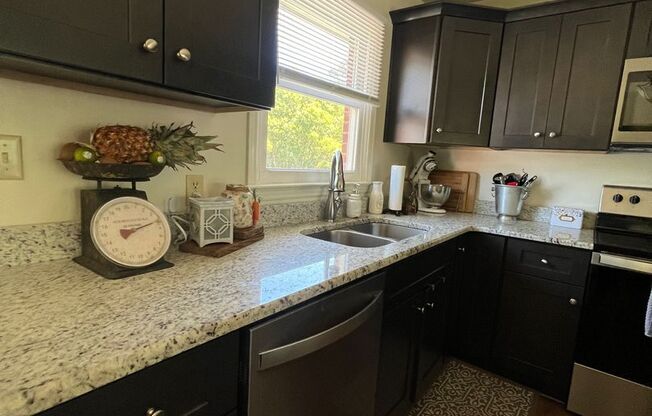 2 beds, 1 bath, 855 sqft, $1,350, Unit 10A