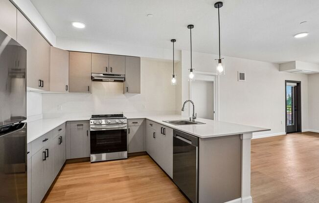 2 beds, 2 baths, 938 sqft, $2,325, Unit 215