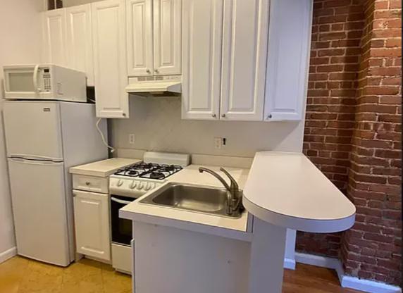 534 E 83 ST