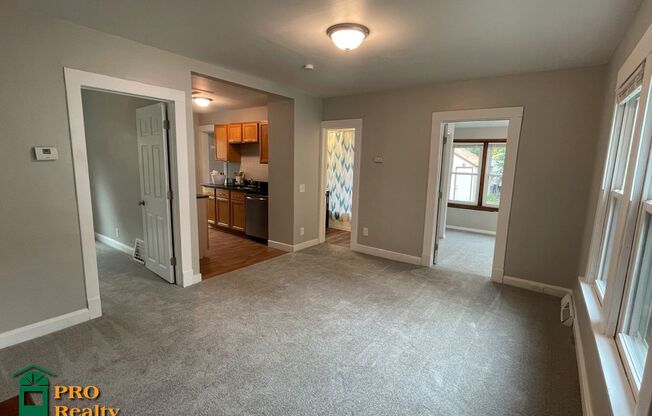 2 beds, 1 bath, $1,595