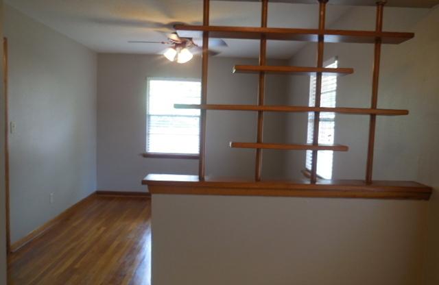 Awesome 3 Bedroom Home with Wood Floors located close to Campus!!