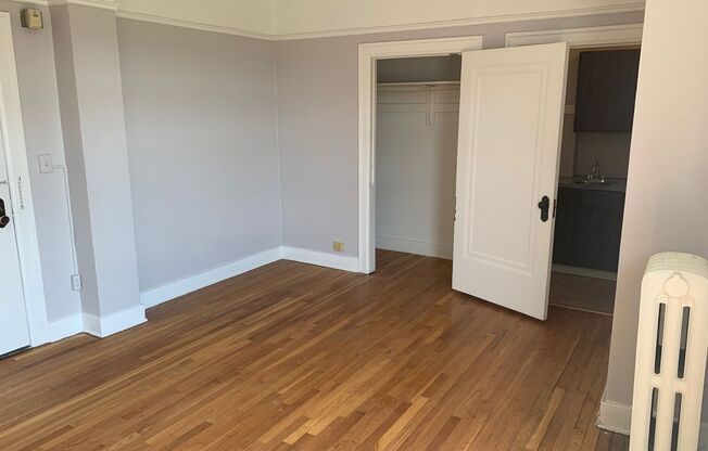 Studio, 1 bath, 315 sqft, $950, Unit 7I