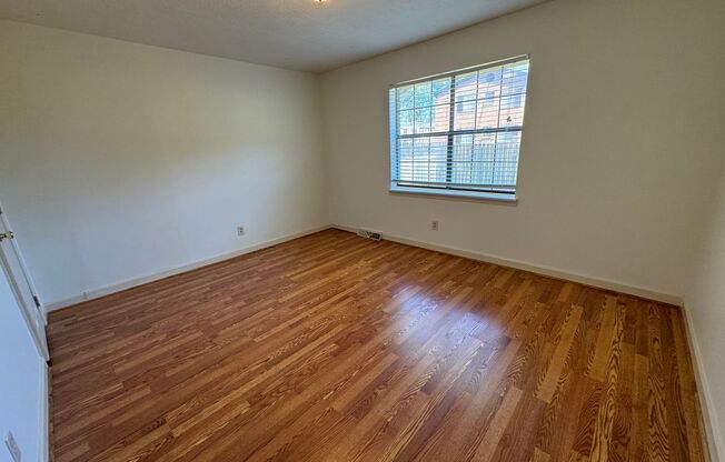 2 beds, 1.5 baths, $1,195, Unit Apt. A