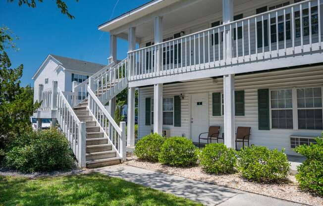 Exterior views of Deerbrook Apartment Homes in Wilmington, NC 28405