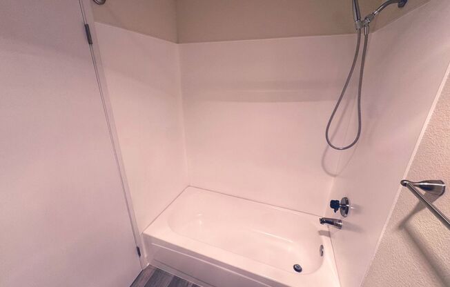 2 beds, 2 baths, 984 sqft, $2,125, Unit J304