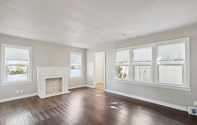 $500 Off The First Months Rent!! Location, Light & Lifestyle! 3-Bedroom Tulsa Beauty Near TU!