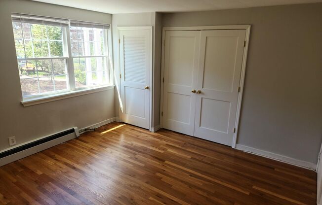 2 beds, 1 bath, 897 sqft, $2,225, Unit A-21