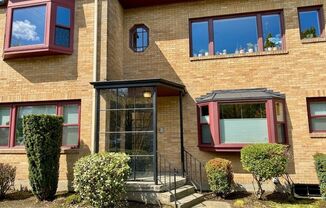 **$500 OFF 2ND MONTH'S RENT** "Lovely Updated Condo in the Sullivan's Gulch Neighborhood" Water/Sewer/Trash & Radient Heat Included in the Rent. Pet Friendly and Washer & Dryer in the Unit!